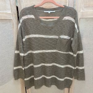 HYFVE Oversized loose knit Sweater like new🌺2 for $14 or 4 for $20